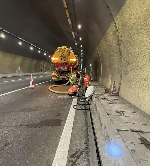 门头沟隧道排水渠清淤